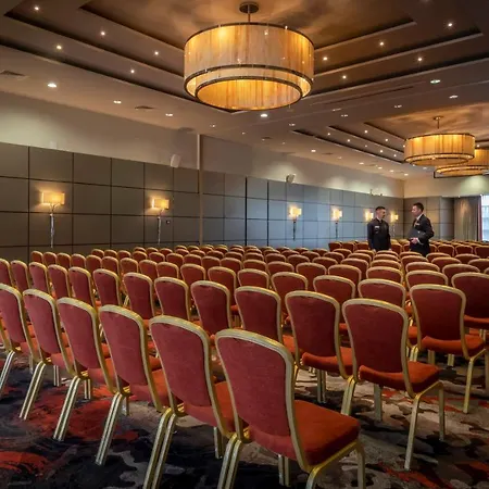 Clayton Liffey Valley קלונדלקין